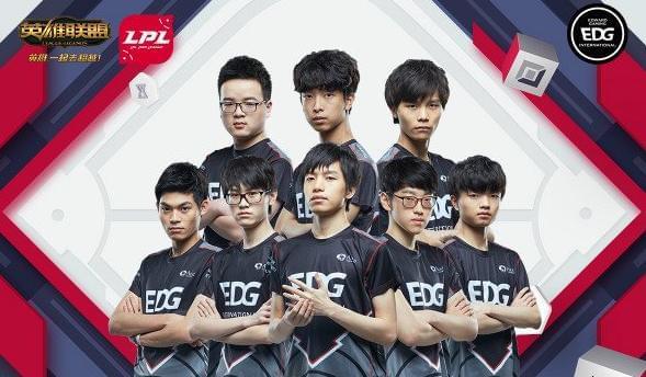 身着黑色外 身着黑色外