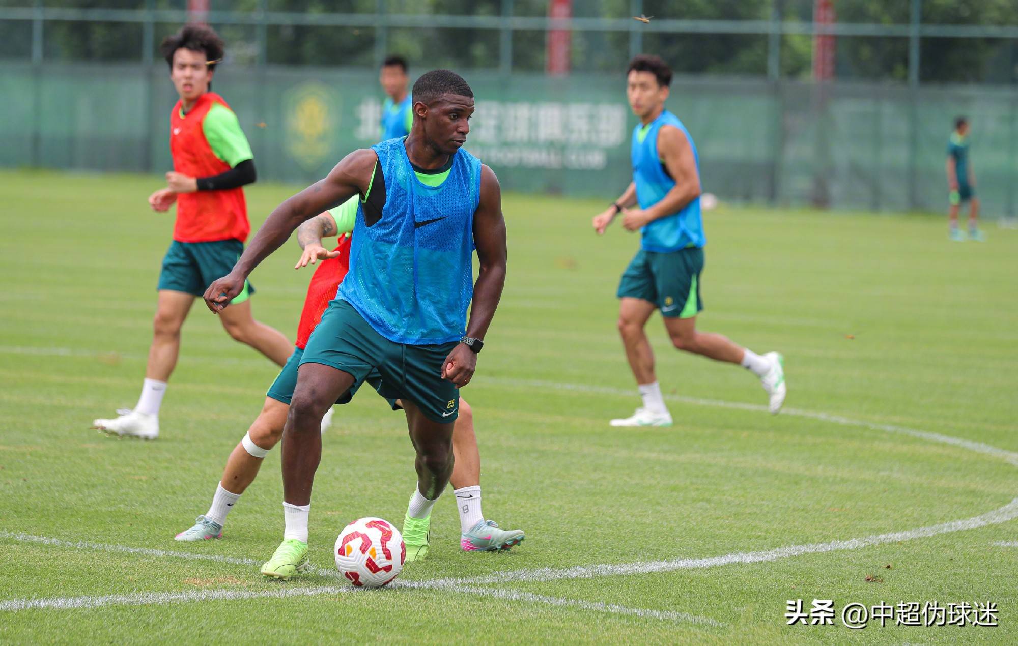 他或许不是 他或许不是